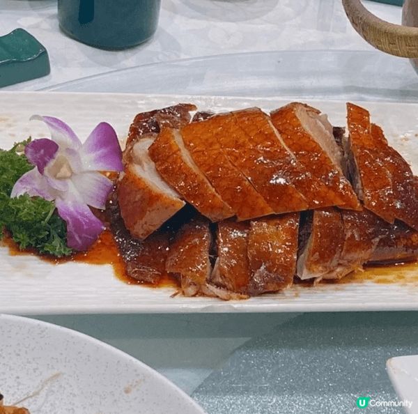 在灣仔中華小館吃了一頓晚宴,有生抄骨、酸菜魚、牛柳、燒鵝皇…...