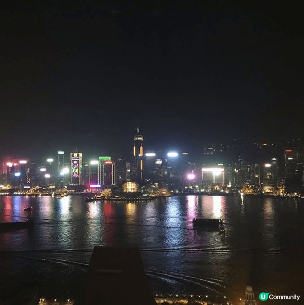 這間餐廳可以看到維港景色之餘，食物高質又高貴，侍應態度專業，...