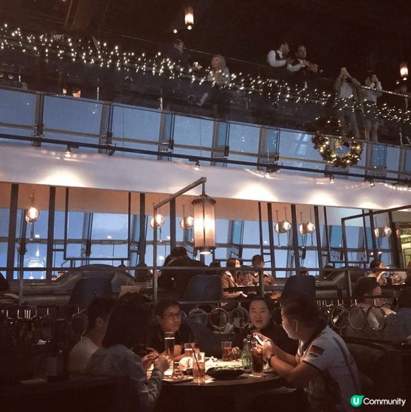 這間餐廳可以看到維港景色之餘，食物高質又高貴，侍應態度專業，...