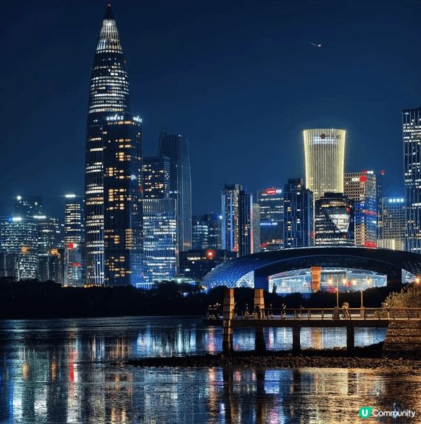 地標級夜景超震撼，獨特造型搭配燈光倒影，隨手拍出高級城市大片...