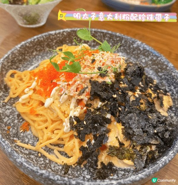 環境以日系木調裝修為主，營造舒適寧靜的氛圍，座位數量不多空間...