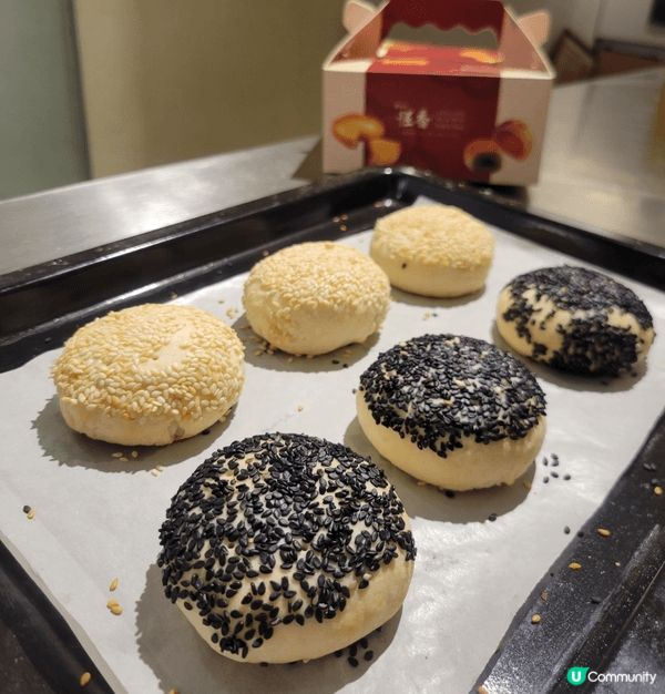 之前參加咗恆香烘焙工作坊 ，製作酥皮QQ麻糬肉鬆酥🥰，睇著老...