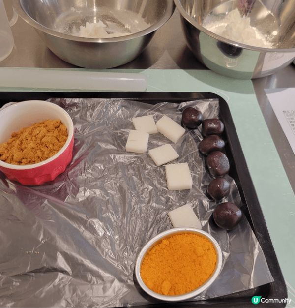 之前參加咗恆香烘焙工作坊 ，製作酥皮QQ麻糬肉鬆酥🥰，睇著老...