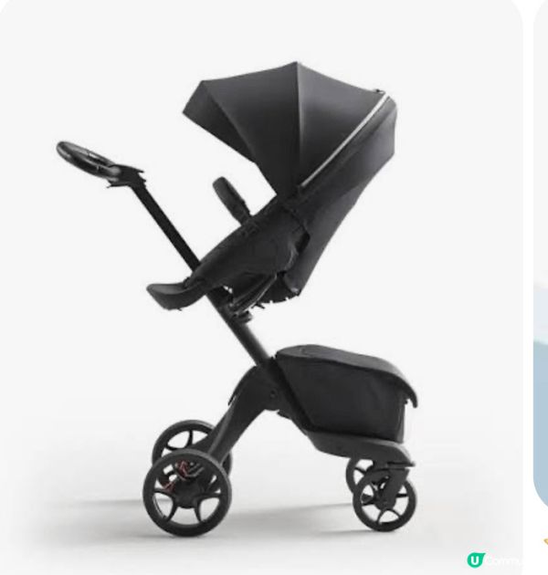 握介Stokke 成長餐椅和嬰兒車，兩款都可陪伴嬰兒長大，可...