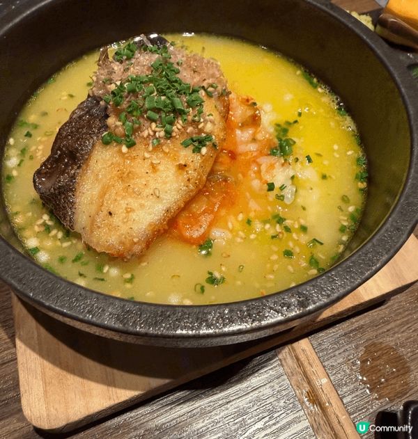 餐廳環境很美麗，可以出露台拍晚上的维多利港，食材也非常新鮮，...