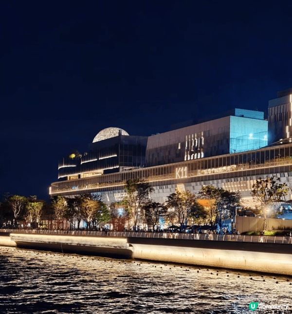 前海K11、深圳灣、海上世界皆位於深圳。濱海建築燈光絢麗，水...