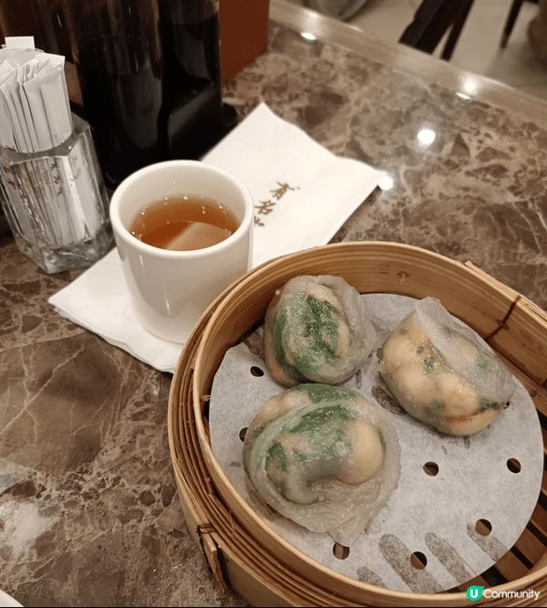 首次一個人在有名堂食早餐，走進餐廳自由搵位，目測平日坐滿8成...
