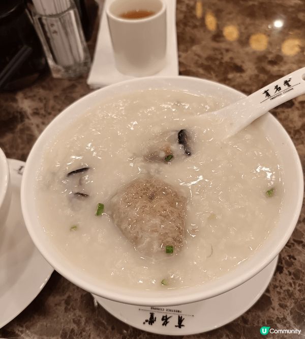 首次一個人在有名堂食早餐，走進餐廳自由搵位，目測平日坐滿8成...