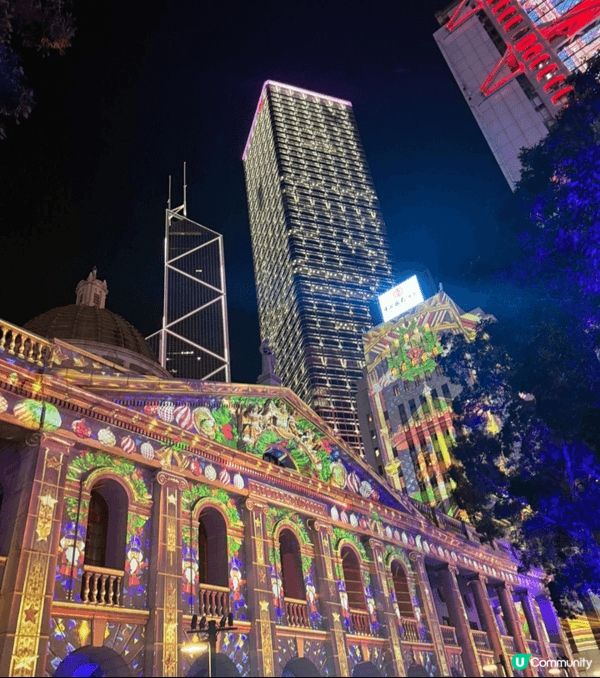 中環皇后像廣場，20米高巨型聖誕樹，有攤位美食，充滿聖誕氣氛...