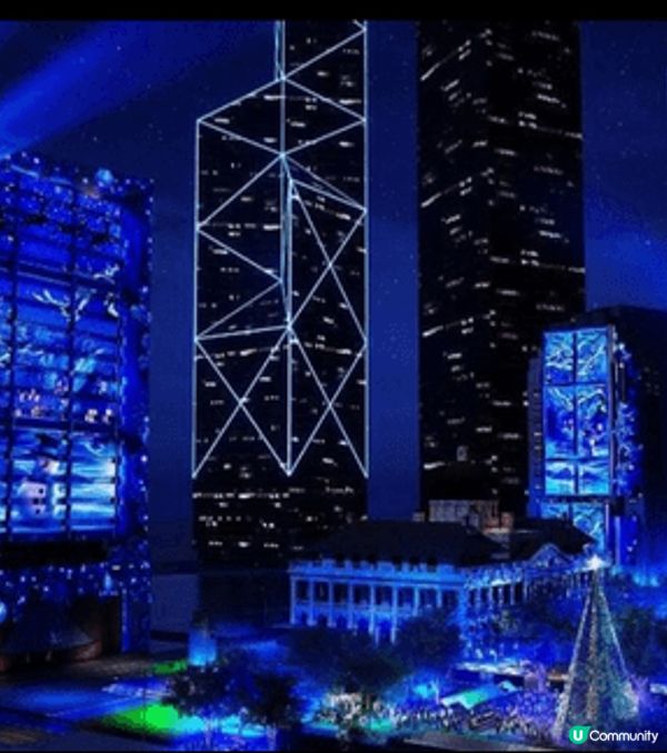 中環皇后像廣場，20米高巨型聖誕樹，有攤位美食，充滿聖誕氣氛...