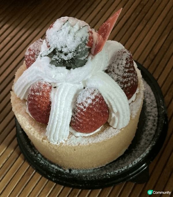 聖誕及新年慶祝的食品可豐富，甜品更是多款式。