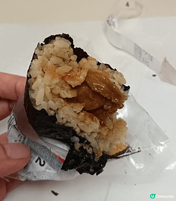 鮑魚是過新年必需要的美食，這間主打日式三角紫菜飯團小食店，也...