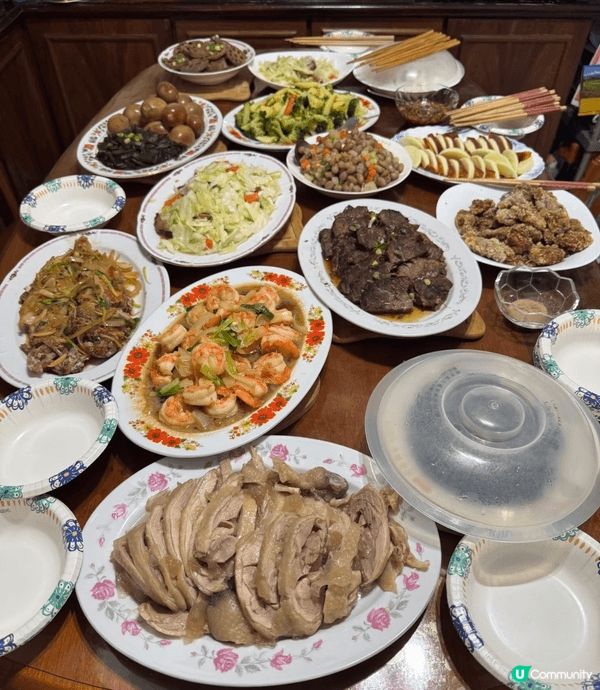 台灣的中秋節傳統家宴菜色豐富且充滿地方特色。第一次在台北過中...