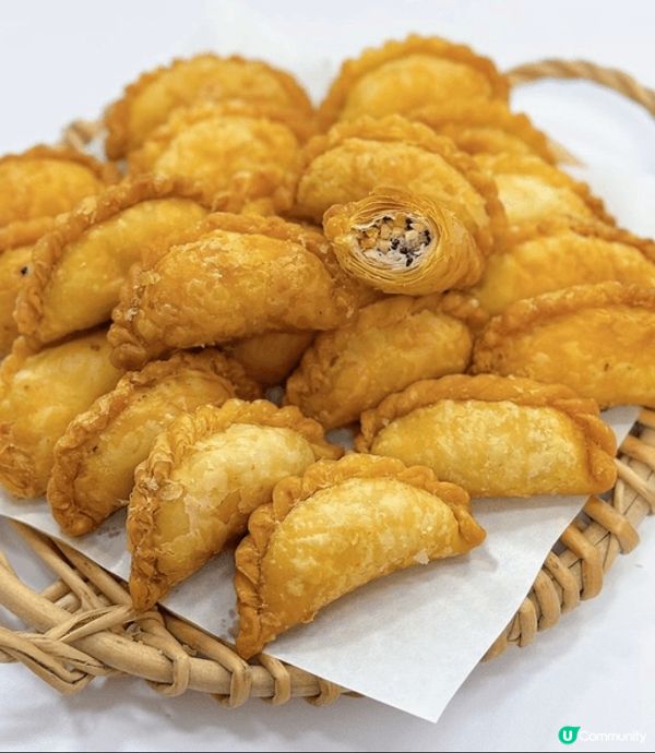 新年一定唔可以錯過好好味的蘿蔔糕、年糕同角仔 。一家人拜年食...