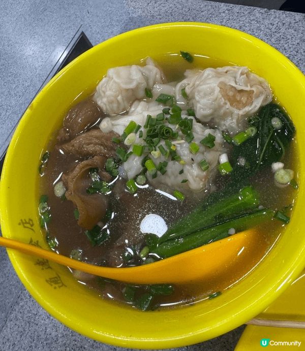 通達食店係地道港式風味！🥳必食佢哋嘅招牌咖喱魚蛋，夠彈牙又入...