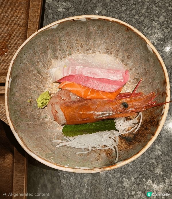 位於圍方嘅千両環境清雅舒適，各式定食、刺身、甜品及咖啡嘅出品...