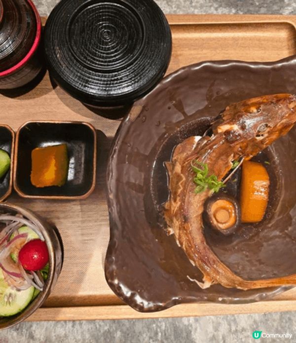 位於圍方嘅千両環境清雅舒適，各式定食、刺身、甜品及咖啡嘅出品...