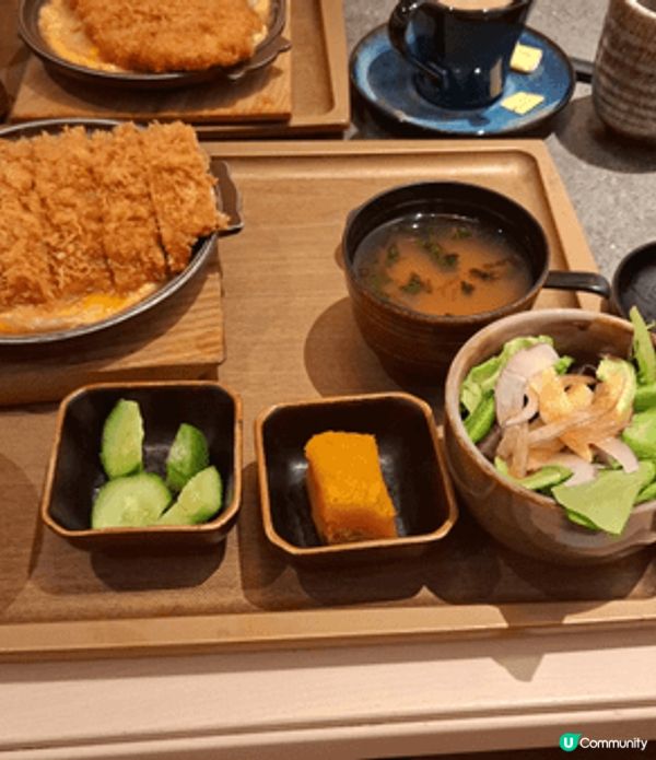 位於圍方嘅千両環境清雅舒適，各式定食、刺身、甜品及咖啡嘅出品...