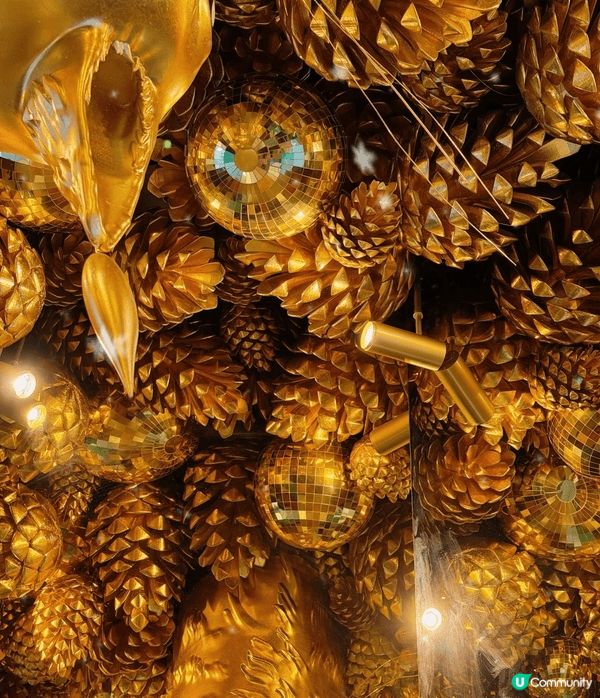 深圳萬像天地嘅聖誕裝飾真係好正！ 書本聖誕樹夠曬文藝，入面打...