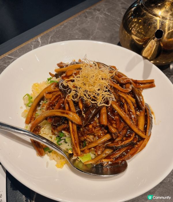 這三張美食照片都在香港拍攝，分別記錄了本地餐廳的太湖鱔絲菜飯...