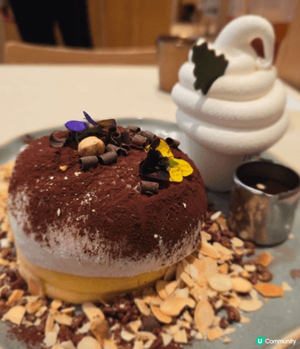 這三張美食照片都在香港拍攝，分別記錄了本地餐廳的太湖鱔絲菜飯...