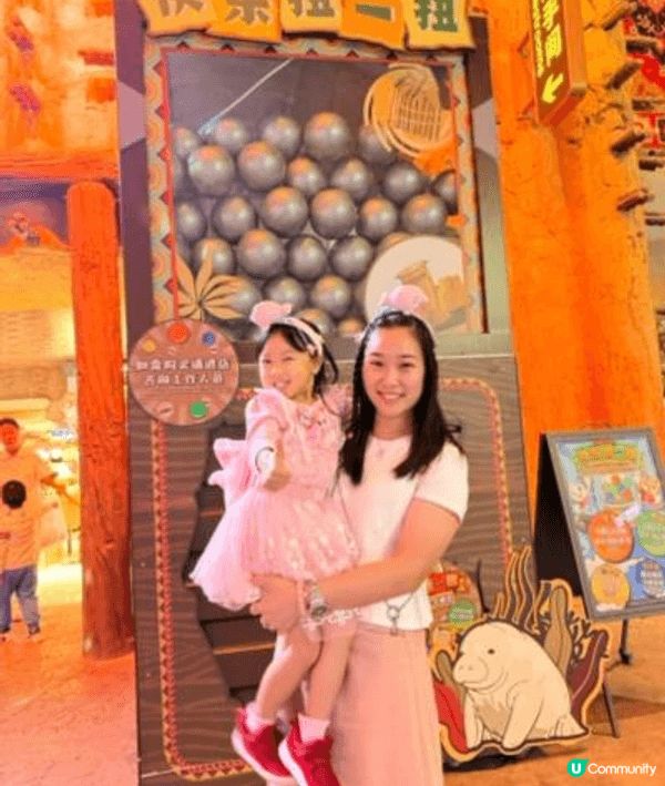 香港迪士尼樂園聖誕好有氣氛, 帶比小朋友很開心愉快旅程.