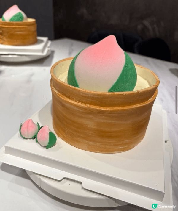 上堂學整嘅三款蛋糕：黑森林蛋糕、壽桃蛋糕、菠蘿包蛋糕配奶茶