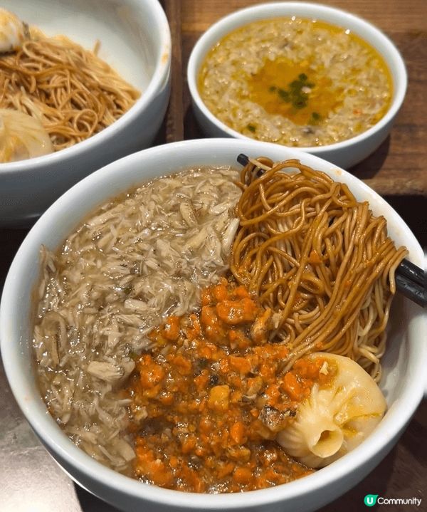 呢一碗滿滿蟹黃蟹腿肉的面超正！