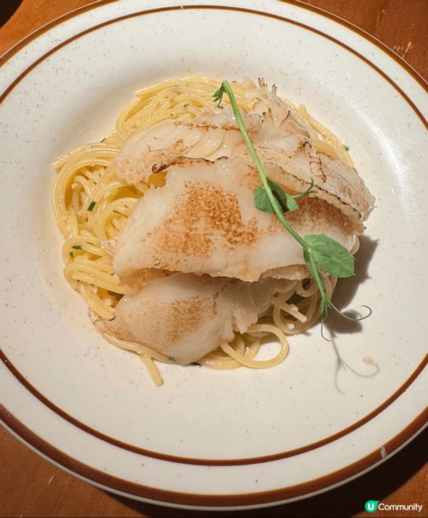 我十分推薦這間位於上環的手工意粉的餐廳，這是性價比高的人龍店...