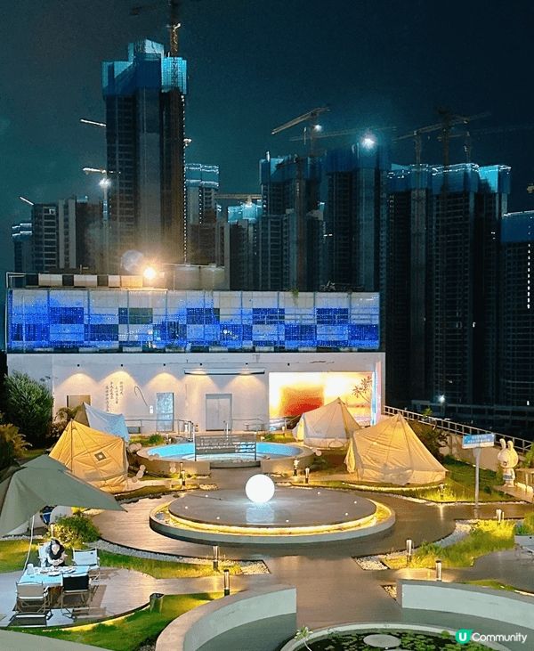 前兩天去了一家很有氣氛感的天台餐廳 露營風格主題🏕️有帳篷、...