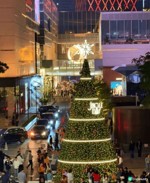 深圳灣夜景真係好靚,，喺海邊望過去，高樓一棟棟，著滿晒燈，好...