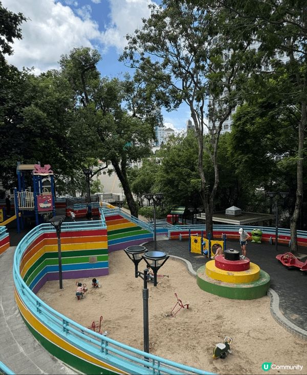 香港公園彩虹遊樂場！有大型繩網陣、攀爬架、同市區少見嘅大沙池...