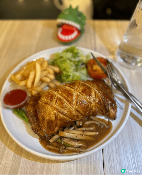 今次想同大家講呢間親子餐廳，有部揸車嘅遊戲機俾佢玩，非常驚喜...