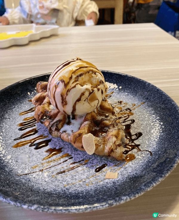 今次想同大家講呢間親子餐廳，有部揸車嘅遊戲機俾佢玩，非常驚喜...