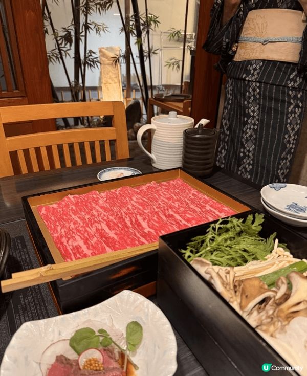 唔使400港紙就食到黑毛和牛赤身肉＋三種肉類嘅壽喜燒自助餐！...