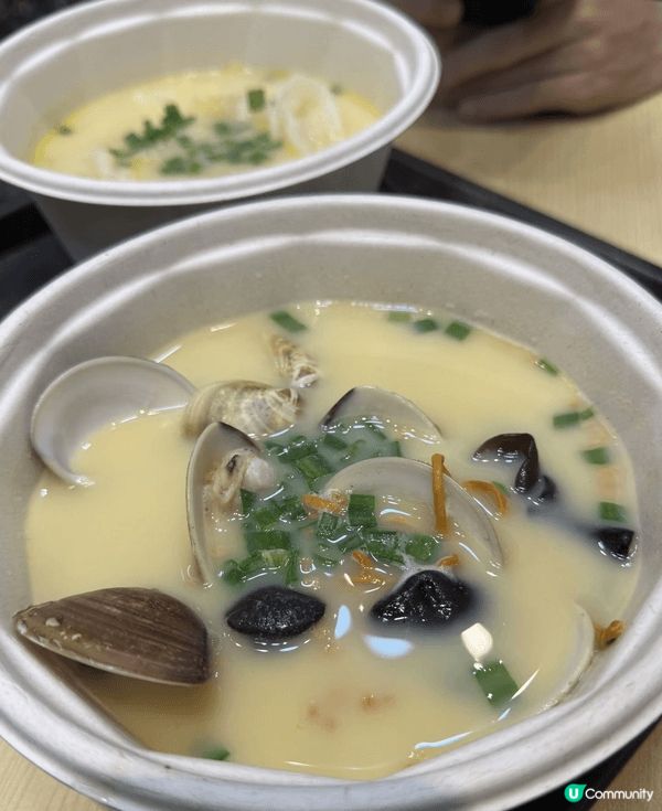 嚟到觀塘東廣場嘅「雞胗花膠雞米線專門店」，主打滋補花膠雞，今...
