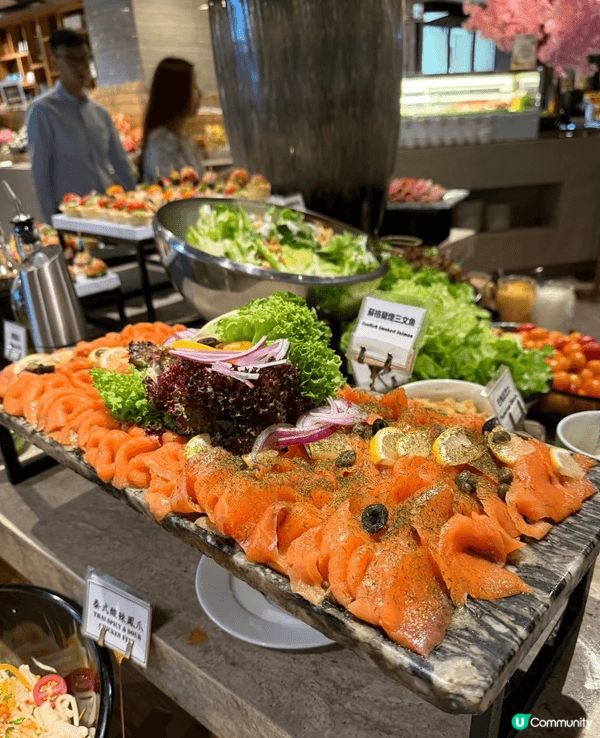 週五同屋企人一齊去食buffet，有任食龍蝦、蟹腳、生蠔、日...