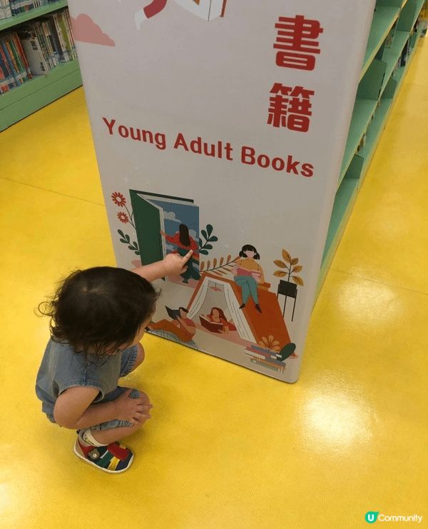 圖書館環境安靜且舒適，現場有豐富的兒童繪本、圖書與青少年書籍...