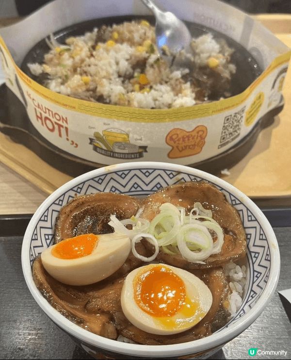 图片系两家唔同嘅店铺，有一间是日本拉面，看起来很清淡，但是味...