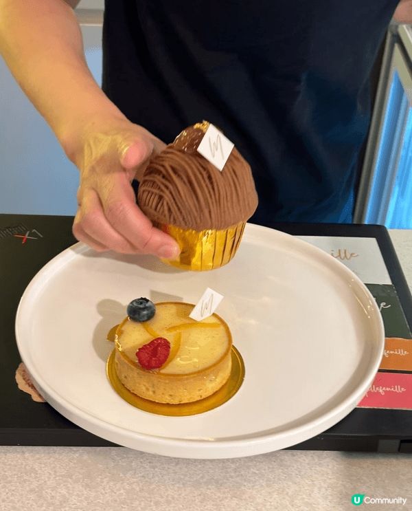 我最想同我嘅家人一齊食LIFETASTIC聖誕蛋糕。原因係聖...