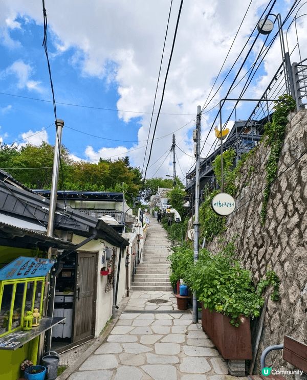 首爾梨花洞壁畫村真係一個隱世打卡勝地，地鐵惠化站行過去就好方...