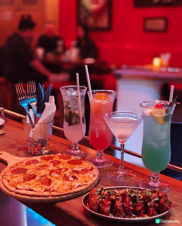 之前和朋友去酒吧聚会，西餐厅朋友跨年聚餐