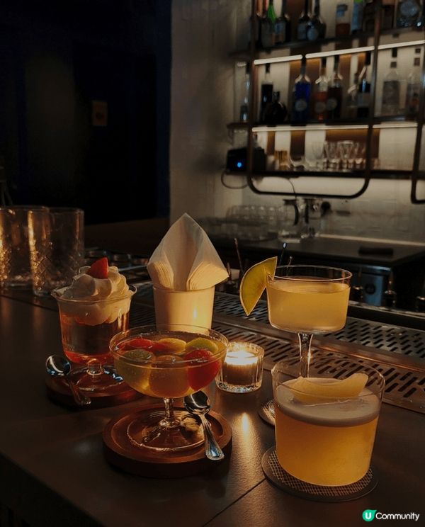 之前和朋友去酒吧聚会，西餐厅朋友跨年聚餐