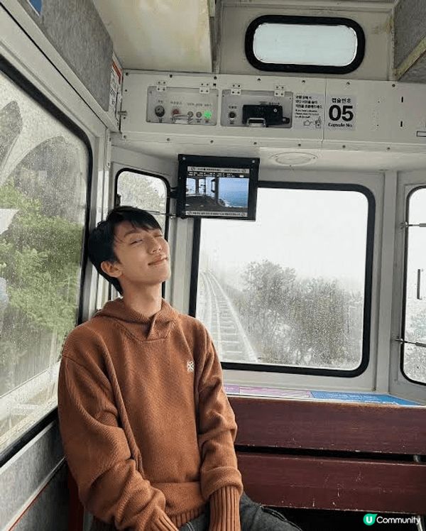 可愛浪漫的膠囊列車可高空欣賞海景，推薦日落時間乘車。