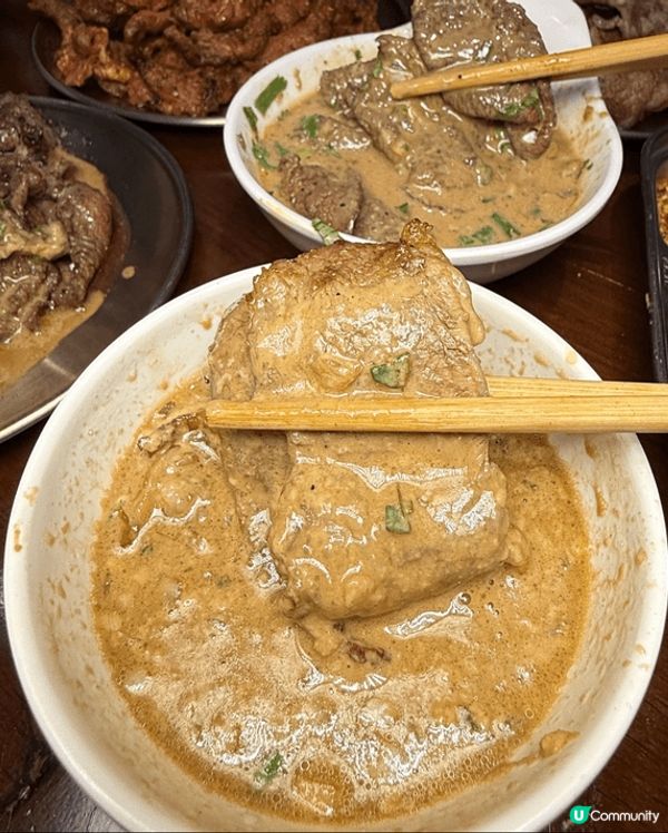 呢間深圳「那家小牛」主打東北泥爐烤肉，個炭火泥爐夠晒地道，烤...