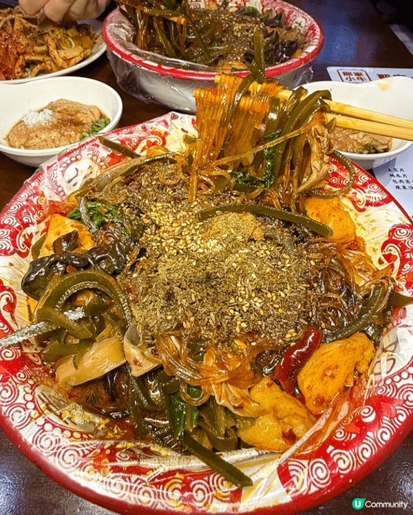 呢間深圳「那家小牛」主打東北泥爐烤肉，個炭火泥爐夠晒地道，烤...