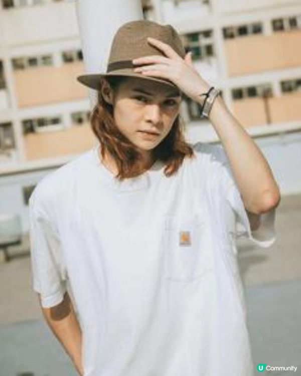 邱傲然 - 香港男歌手、香港男子跳唱組合MIRROR成員