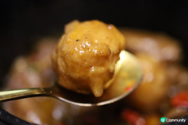 呢間喺將軍澳新開嘅滷水店充滿台灣風味，特別推介台式手撕鹽水雞，雞皮爽滑，雞肉鮮嫩多汁，咸香微辣夠哂惹味，絕對係正宗台灣美味！而打淥滷汁拌粉 青衣城 寶林新都城美食攻略2023 好去處 滷肉飯 便當