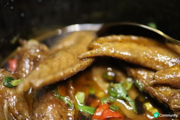 呢間喺將軍澳新開嘅滷水店充滿台灣風味，特別推介台式手撕鹽水雞，雞皮爽滑，雞肉鮮嫩多汁，咸香微辣夠哂惹味，絕對係正宗台灣美味！而打淥滷汁拌粉 青衣城 寶林新都城美食攻略2023 好去處 滷肉飯 便當