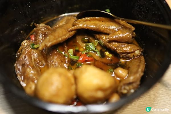 呢間喺將軍澳新開嘅滷水店充滿台灣風味，特別推介台式手撕鹽水雞，雞皮爽滑，雞肉鮮嫩多汁，咸香微辣夠哂惹味，絕對係正宗台灣美味！而打淥滷汁拌粉 青衣城 寶林新都城美食攻略2023 好去處 滷肉飯 便當